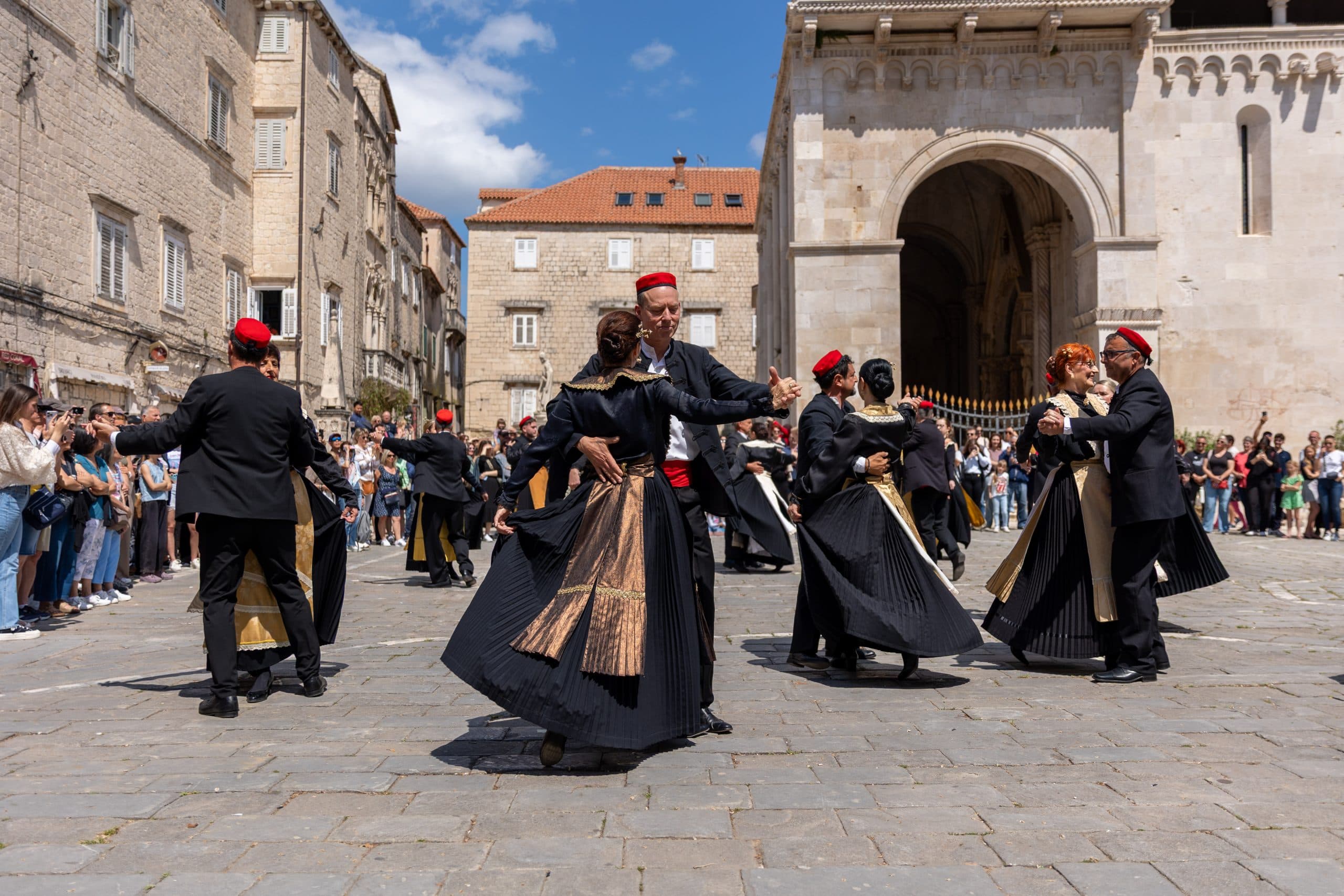 Trogir zaplesao u ritmu tradicije na Danu o’ Kvadrilje!